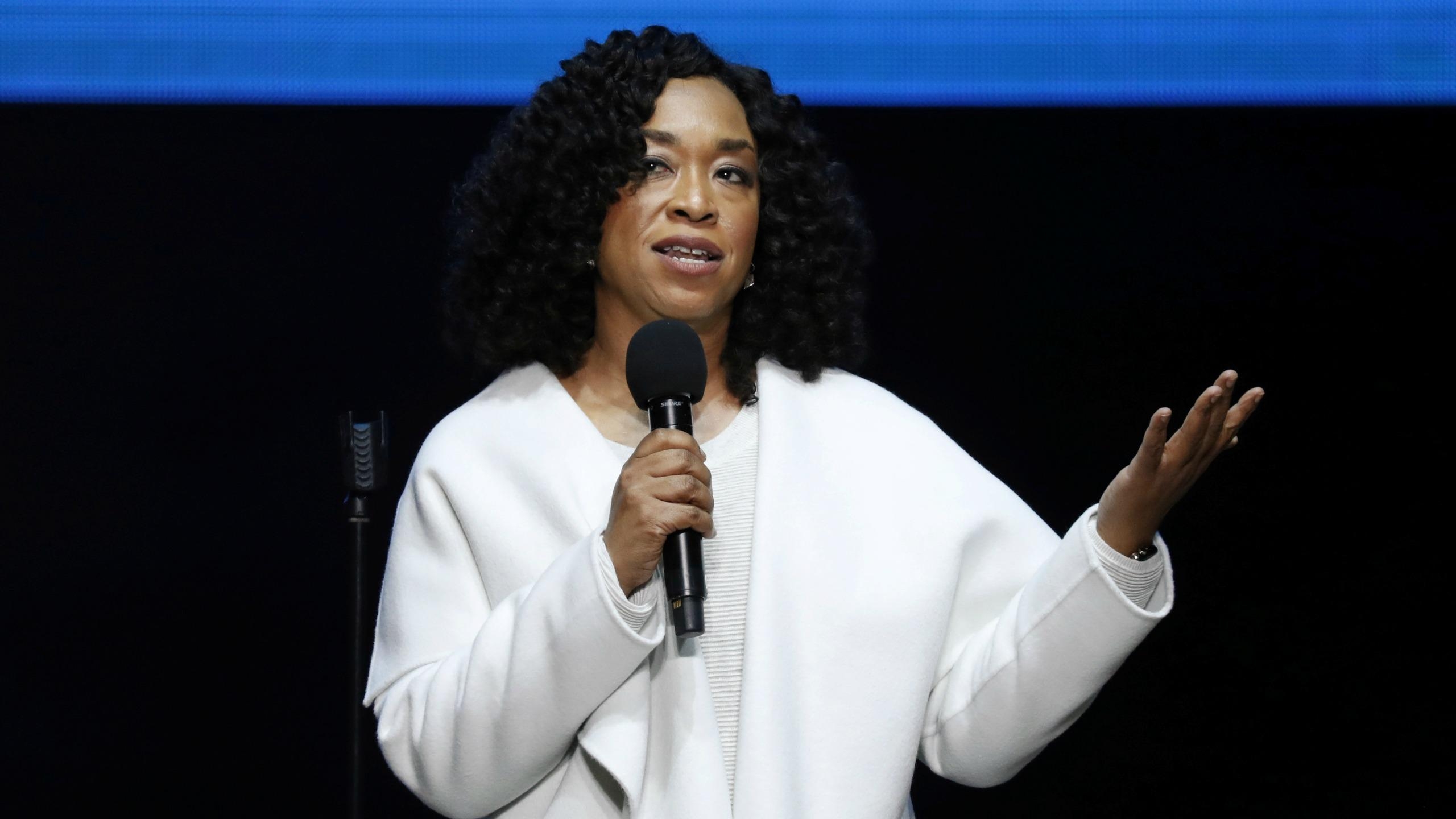 2560x1440 Scandal' Creator Shonda Rhimes Signs Exclusive Deal With Netflix, Desktop