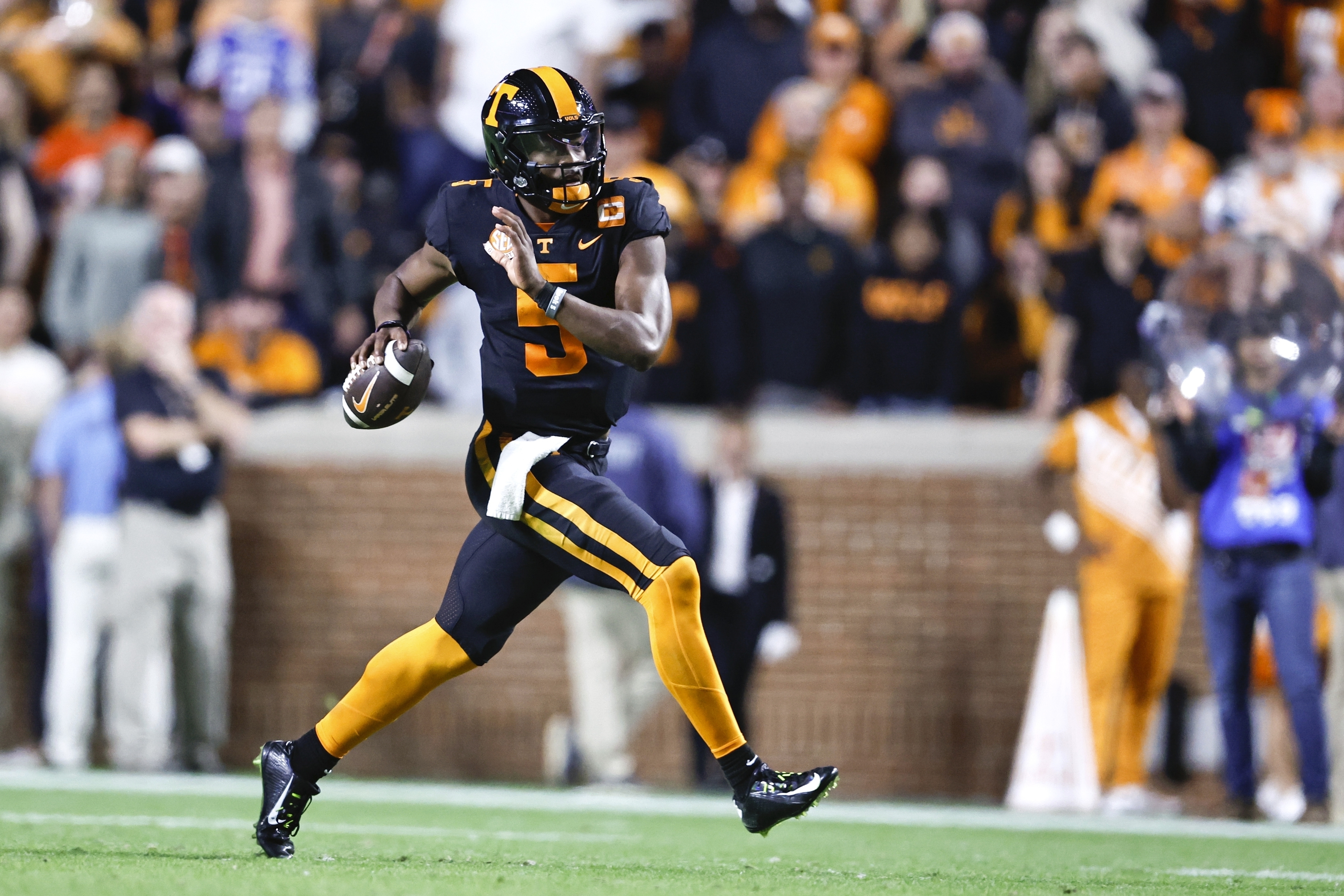 3750x2500 College football betting: Tennessee's Hendon Hooker is now the Heisman favorite, Desktop