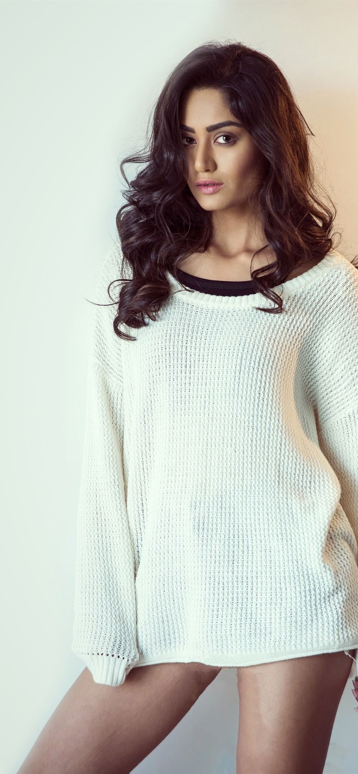 1250x2690 Curly Hair Girl, White Sweater,  IPhone 11 Pro XS, Phone