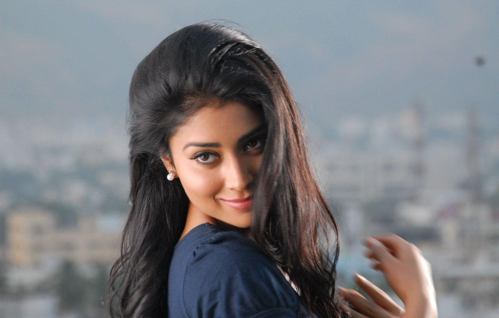 1600x1030 Shriya Saran Wallpaper and Background Imagex1021, Desktop