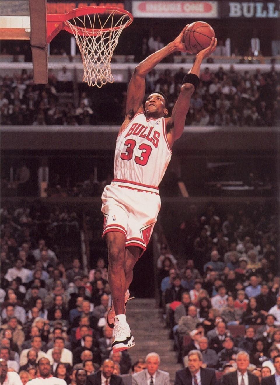 960x1320 Scottie Pippen Dunk Wallpaper 54434, Phone