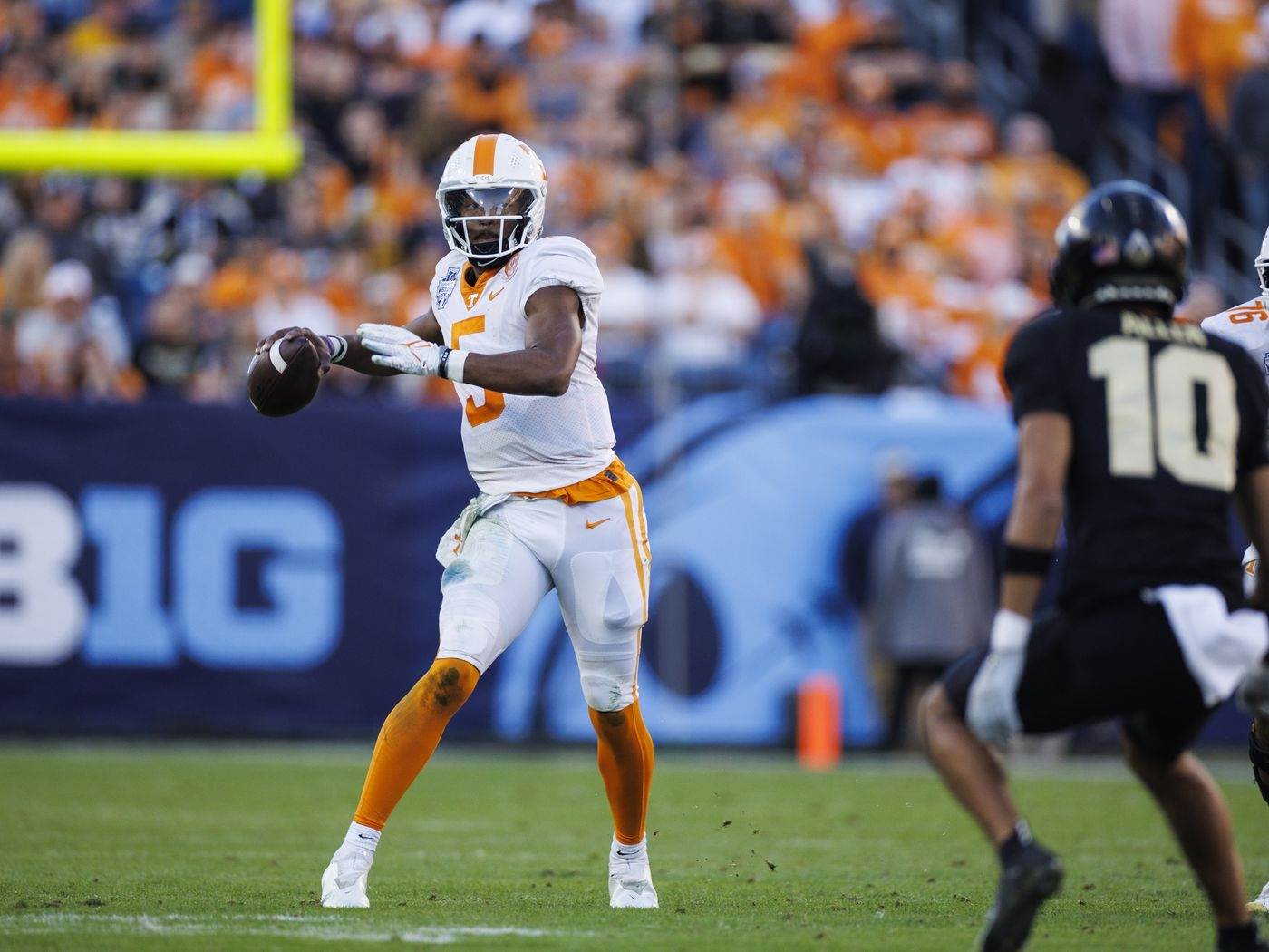 1400x1050 Tennessee Vols Football: QB Hendon Hooker Heisman Trophy odds posted Top Talk, Desktop