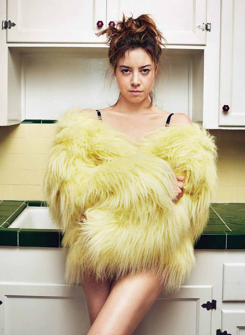 1000x1370 Aubrey Plaza Hot Bikini Picture Which Will Make You Go Crazy, Phone