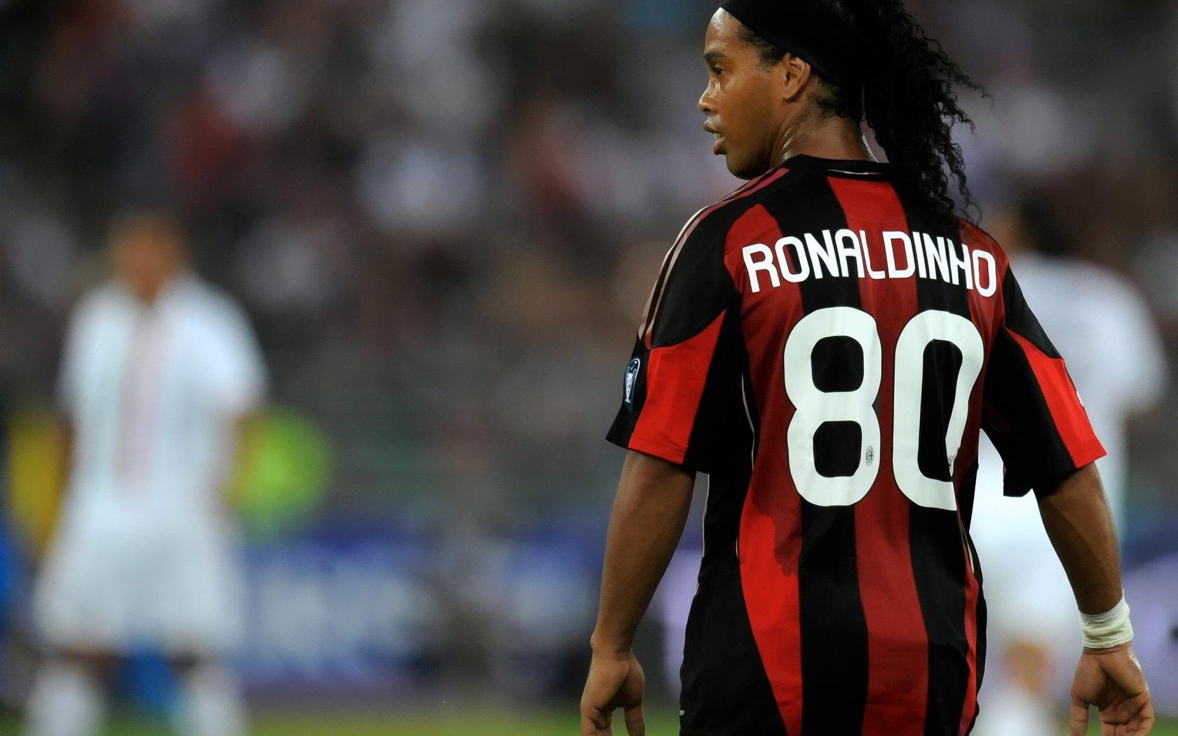 1680x1050 Ronaldinho Football Player Wallpaper, Desktop