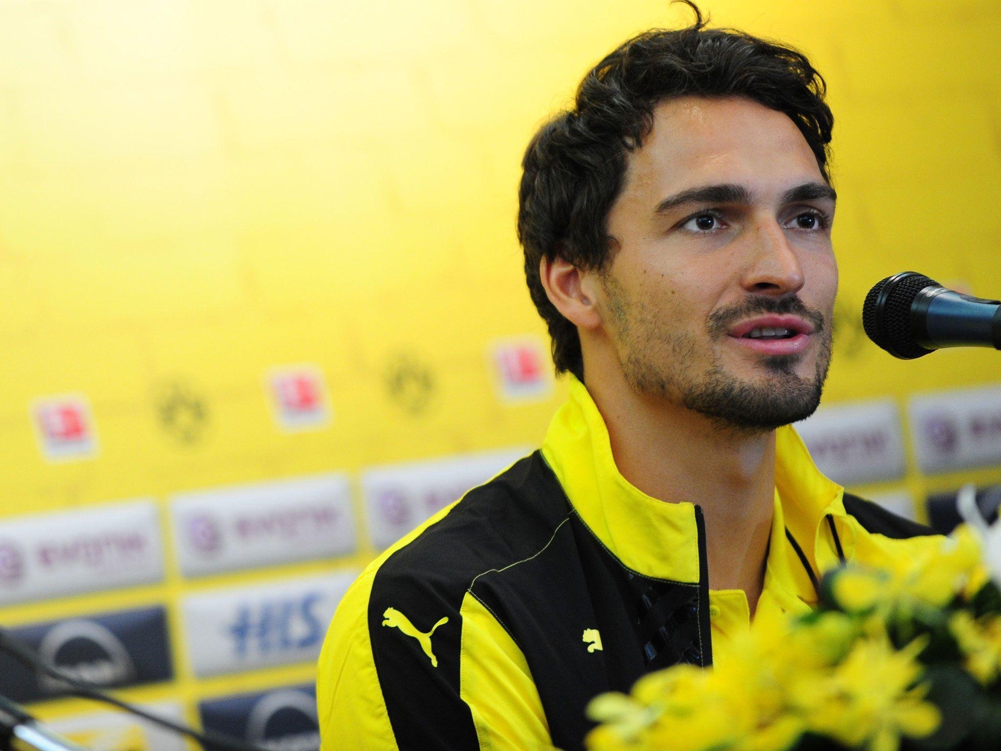 2050x1540 Mats Hummels to Manchester United: Borussia Dortmund defender, Desktop