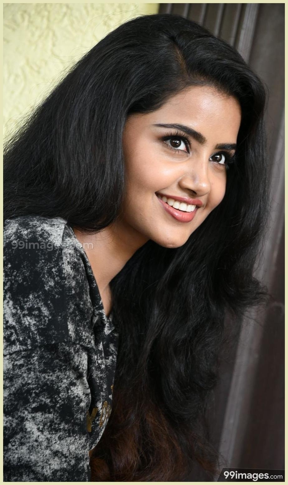 930x1560 Anupama Parameswaran HD Photo & Wallpaper (1080p) [2019] ????, Phone