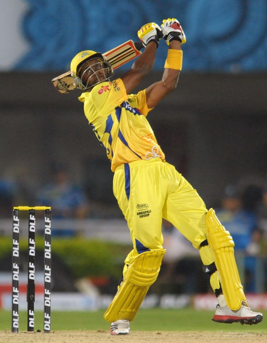 900x1160 Dwayne Bravo launches a six. Photo. Indian Premier League, Phone