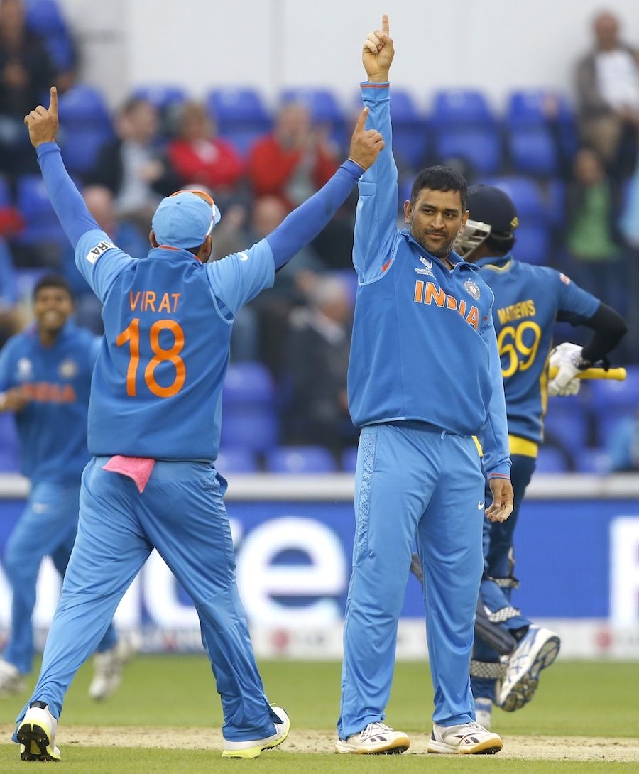 900x1090 MS Dhoni appeals for an lbw. Photo. ICC Champions Trophy, Phone