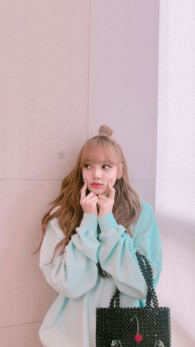 680x1200 Lisa Blackpink Cute Photo. TulisanViral.Info. Desain di 2019, Phone