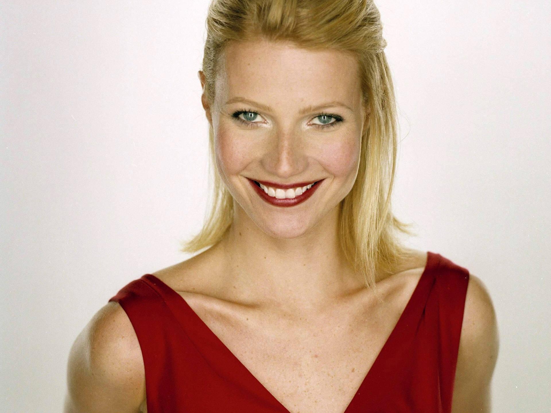 1920x1440 Gwyneth Paltrow Smile Wallpaper. High Quality Wallpaper, Desktop