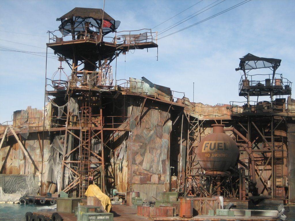 1030x770 Waterworld set design- rusty tin, car tyres, rigging, Desktop