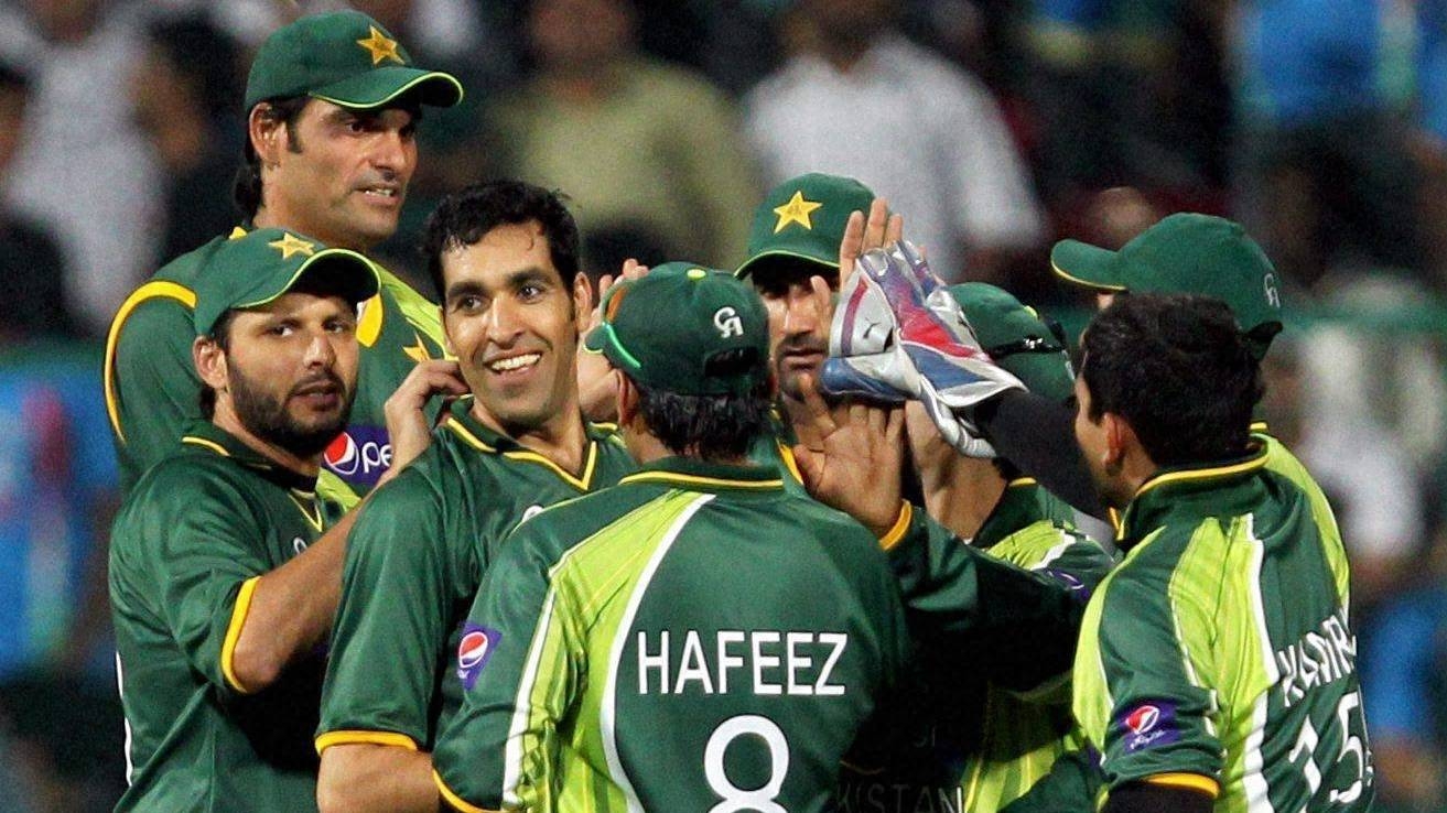 1320x740 Pakistan Cricket Team Wallpaper 2013 (3) Sports Nova. Live Scores, Current Sports News, Articles And Quiz, Desktop