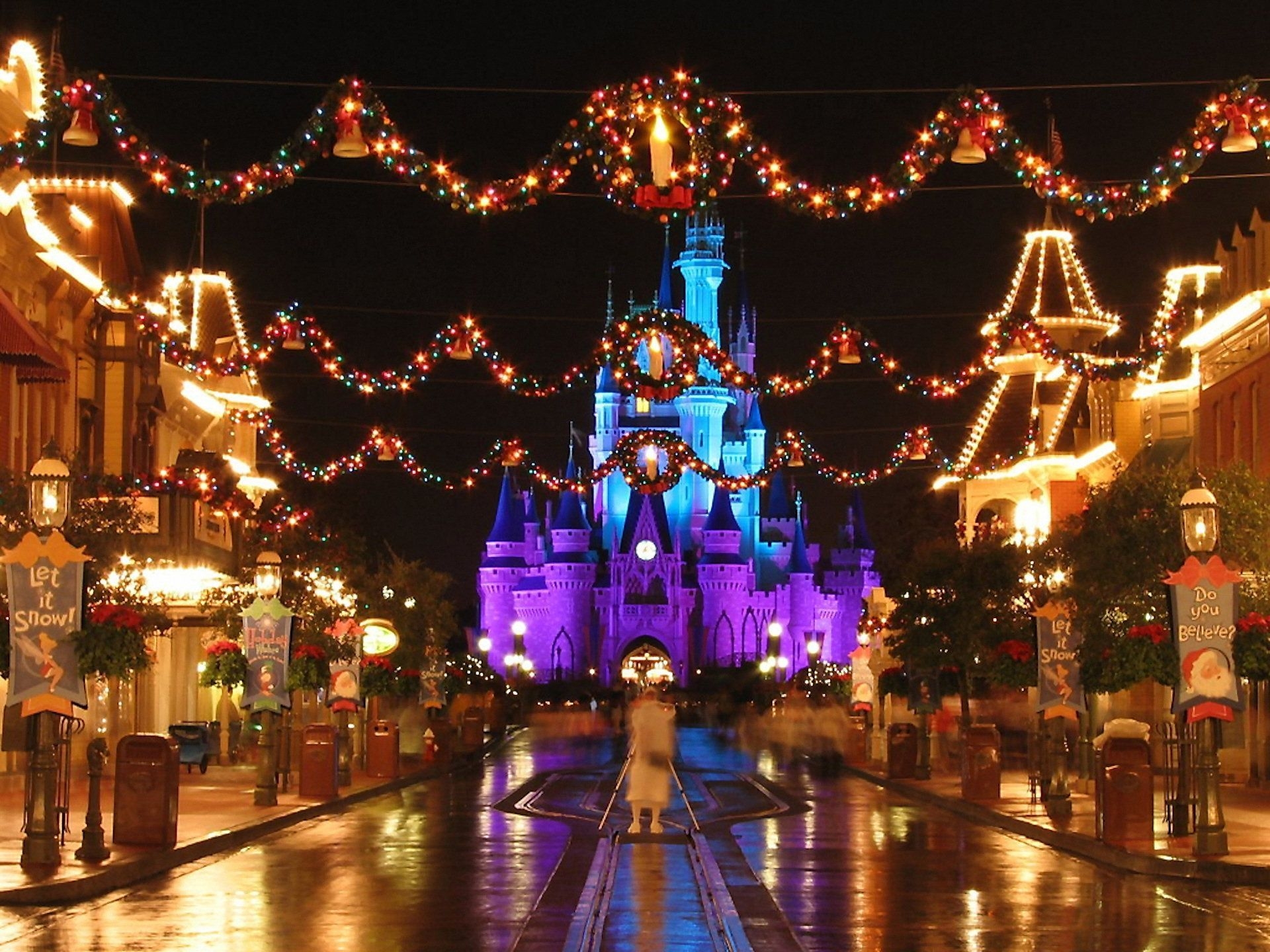 1920x1440 Disney World Christmas Wallpaper Free Disney World Christmas Background, Desktop