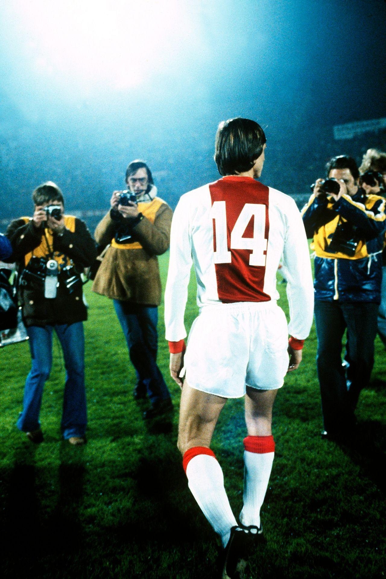 1280x1920 Johan Cruyff, HD Cyruff Wallpaper, Legend, Total Football, Player, Phone