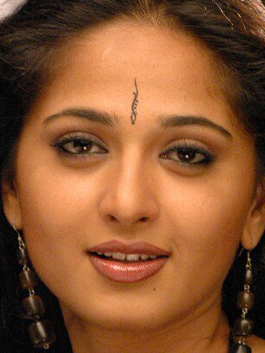 900x1200 Anushka Close Up Stills, anushka Oily Face, anushka Shetty, Phone