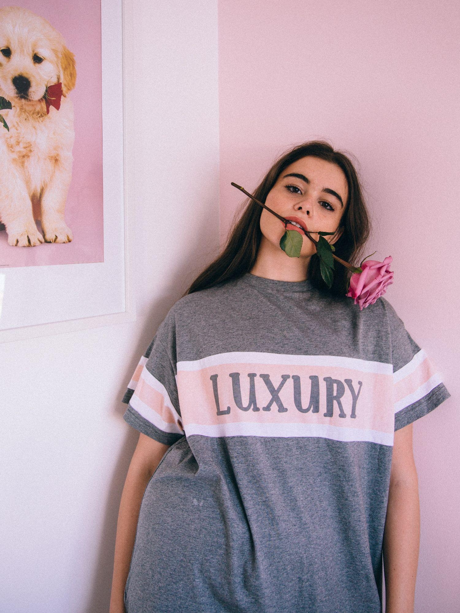 1500x2000 Barbie Ferreira in the Luxury Tee. Femme. Barbie ferreira, Phone