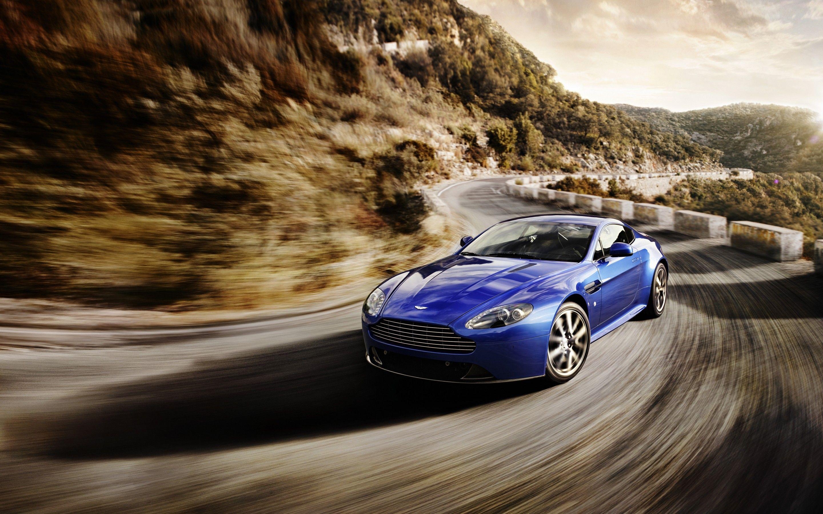 2880x1800 Wallpaper Aston Martin V8 Vantage S, 5K, Automotive, Desktop