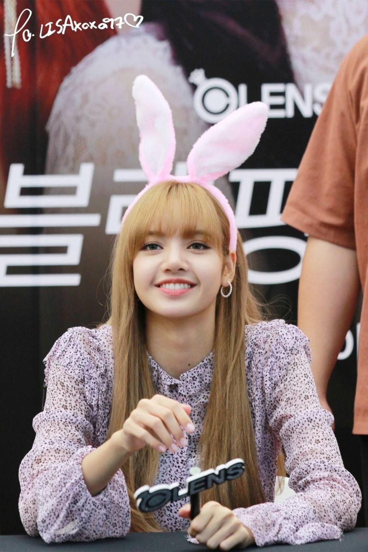 1280x1920 Lisa Blackpink Cute Wallpaper, Phone