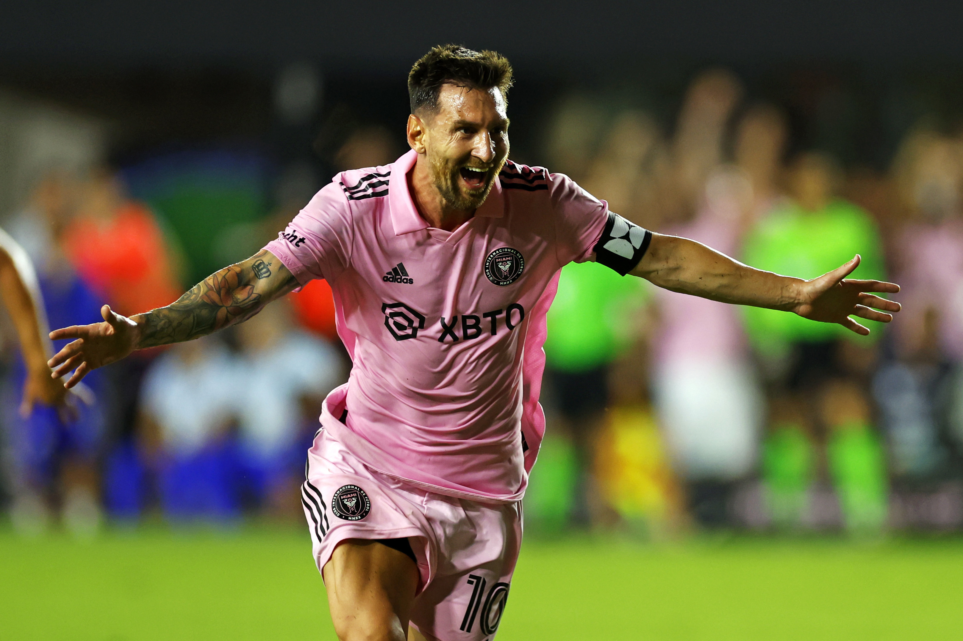 3240x2160 Football news 2023: Lionel Messi scores goal on MLS debut with Inter Miami video, highlights, Desktop