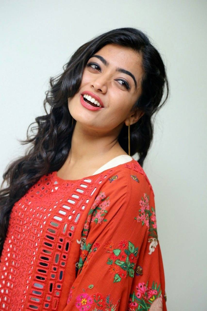 860x1280 Rashmika Wallpaper Free Rashmika Background, Phone