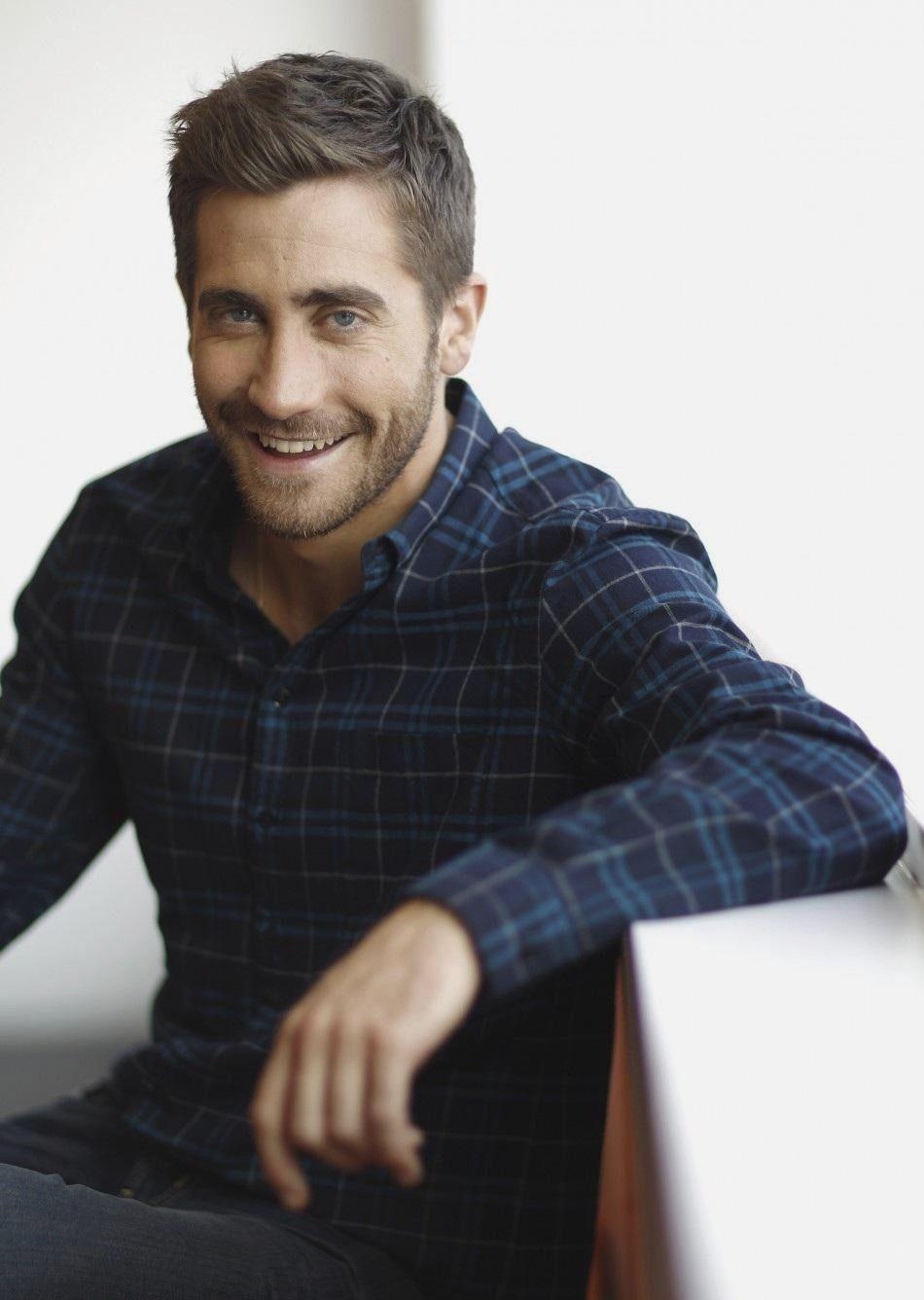 950x1340 Jake Gyllenhaal Wallpaper HD Download, Phone