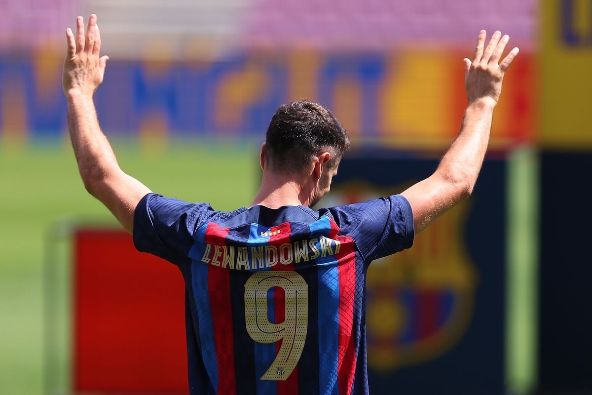 1200x800 Barcelona confirm Robert Lewandowski is club's new No. 9, Desktop