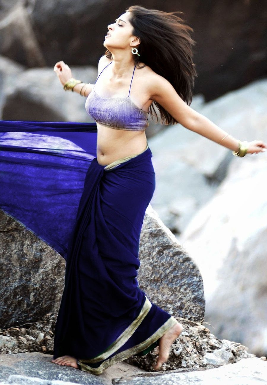 900x1300 Anushka Shetty Hot Back And Navel Show in Saree. Latest Indian, Phone