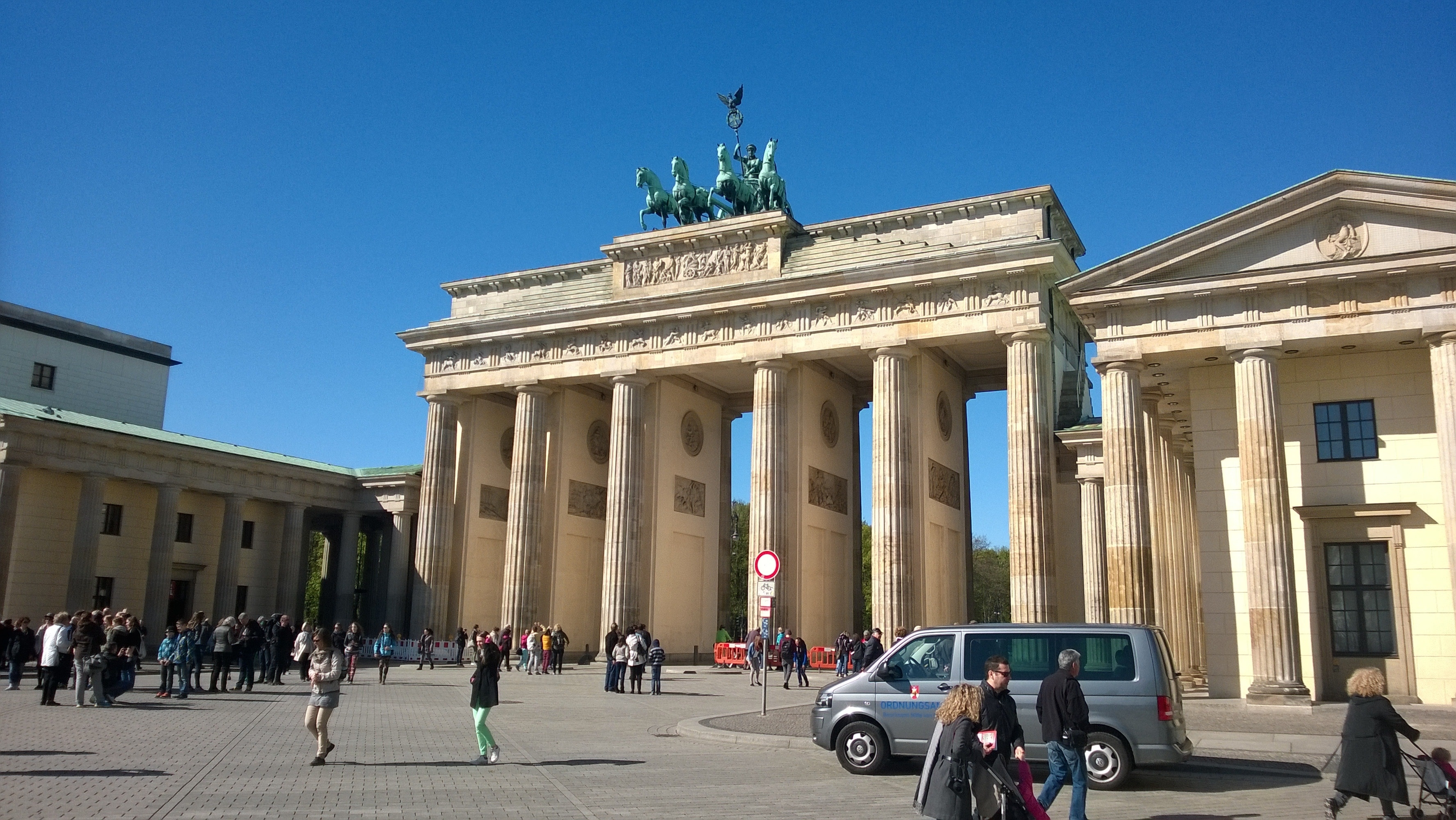 3560x2000 brandenburg gate in germany during daytime free image, Desktop