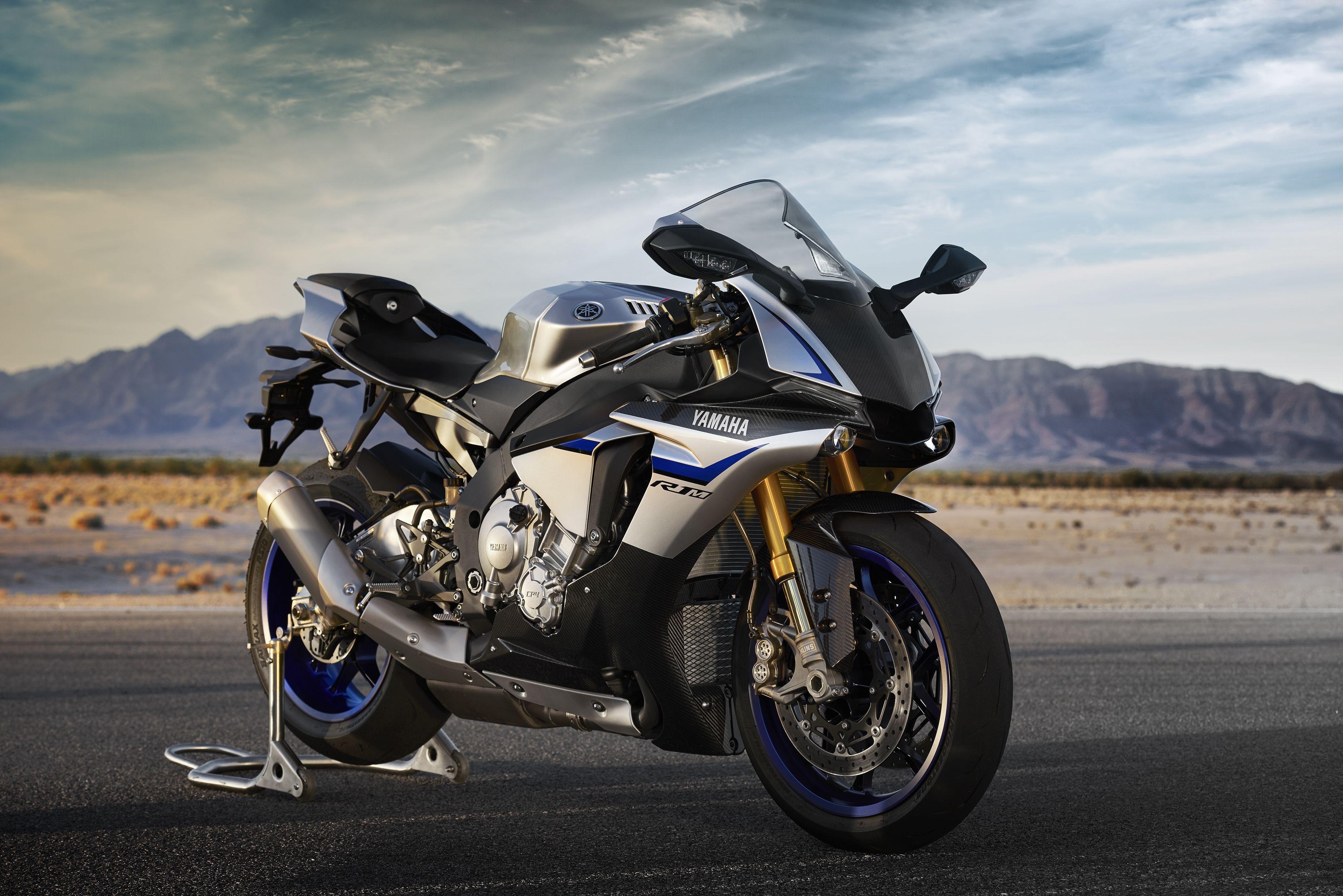 3680x2460 EICMA: 2015 Yamaha YZF R1 And R1M, Desktop