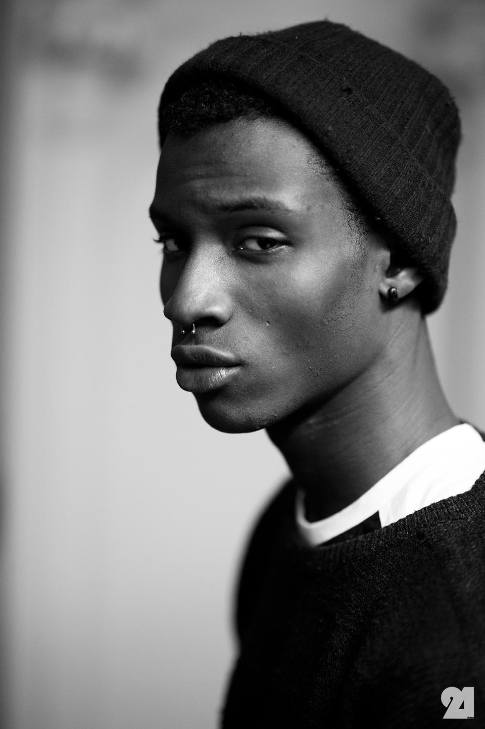 980x1480 Adonis Bosso, Phone