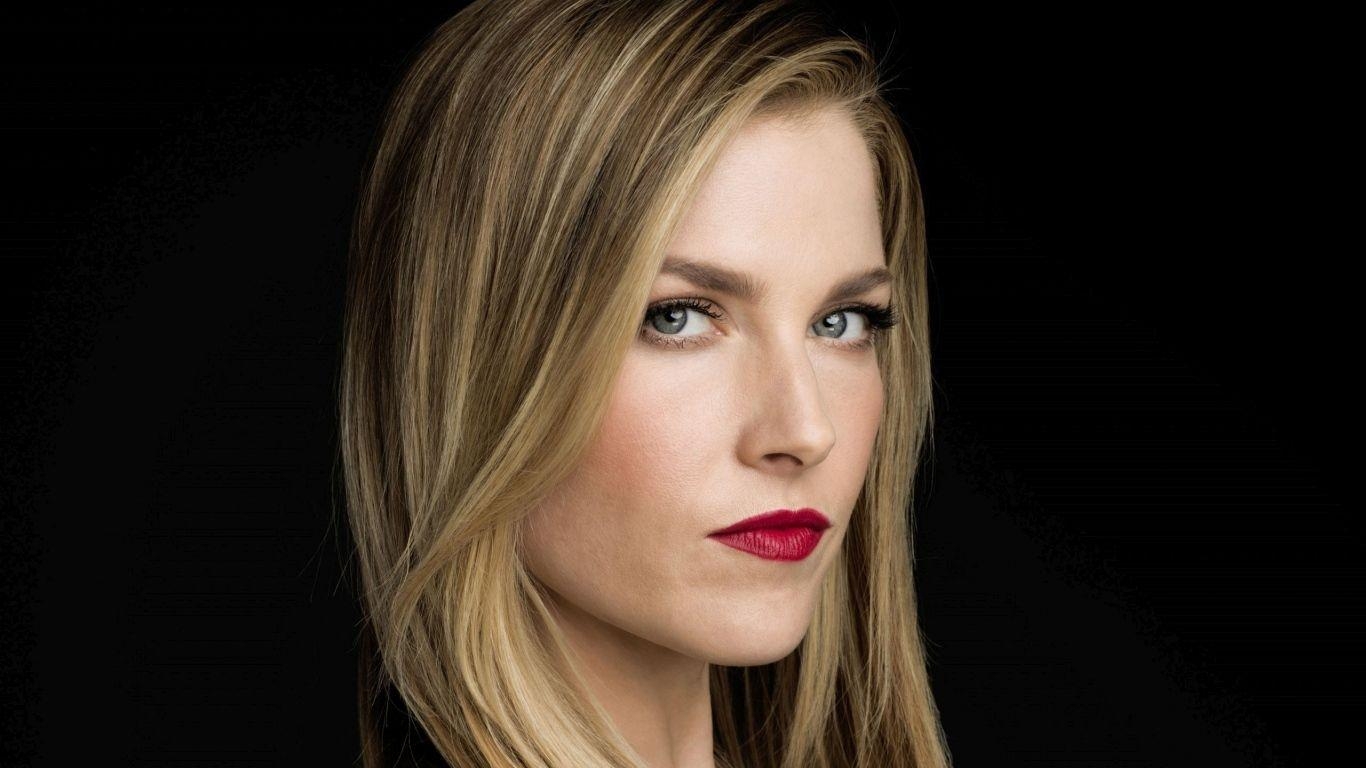 1370x770 Download Wallpaper  Ali larter, Actress, Blonde, Makeup, Desktop