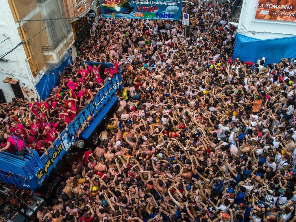 1030x770 BUCKET LIST: Tomato Throwing 'Tomatina' Festival, Desktop