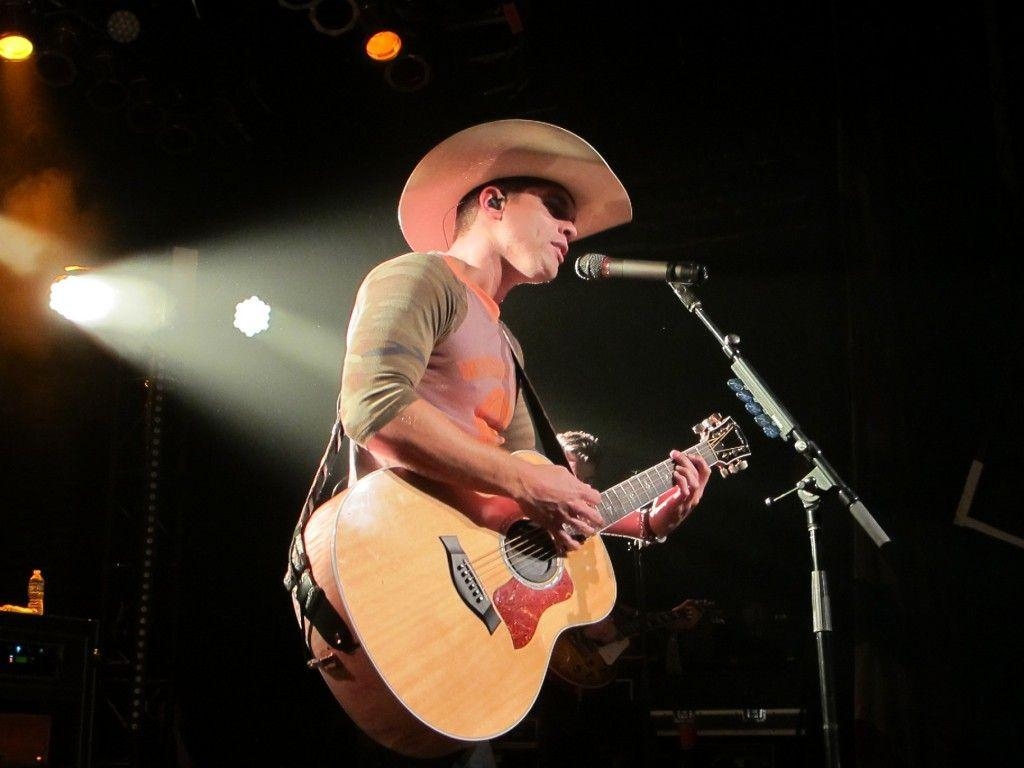 1030x770 Dustin Lynch Performing at House of Blues, Desktop