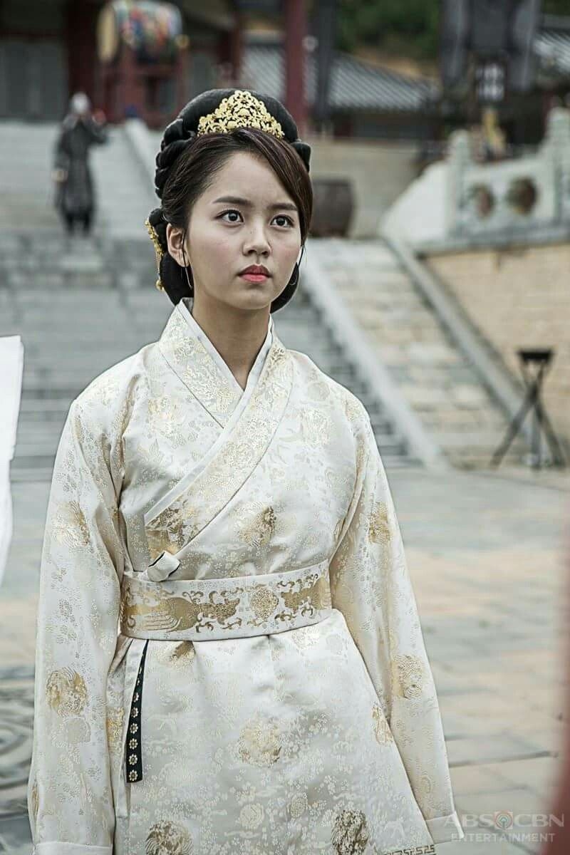 800x1200 Goblin ABS CBS. Kim so hyun fashion, Korean traditional clothing, Beautiful costumes, Phone