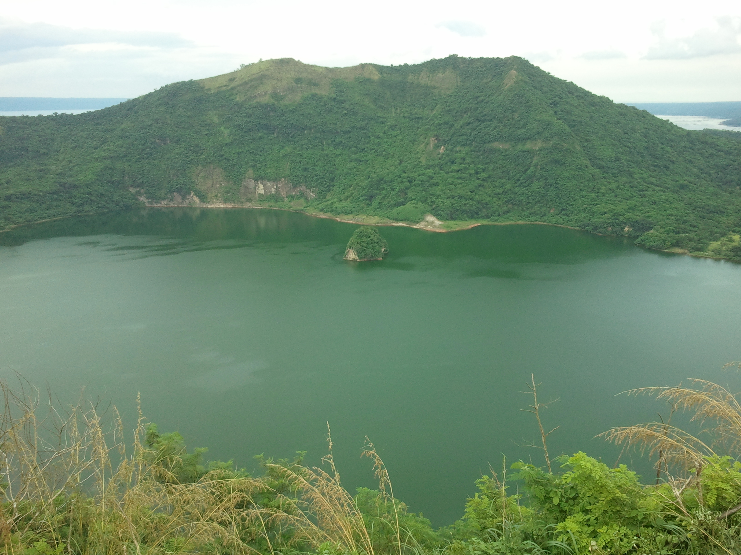 2560x1920 Taal Volcano, Desktop