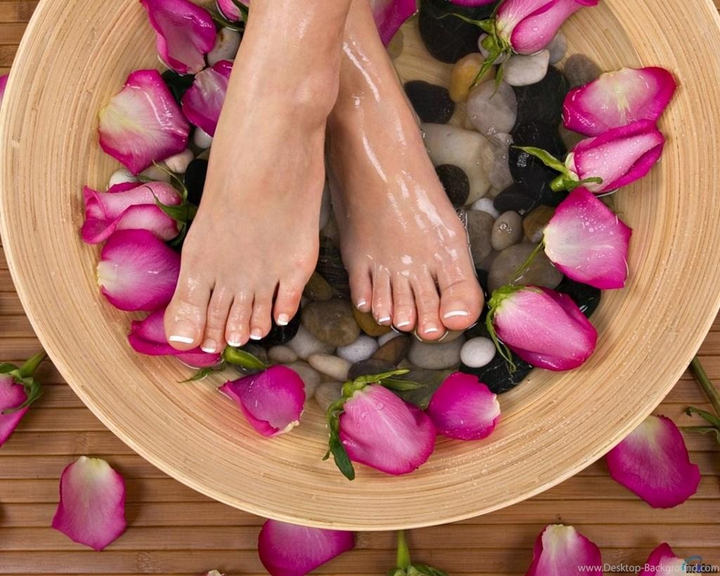 1030x820 Download Wallpaper Rose Petals And Women's Feet 1280 X 1024, Desktop