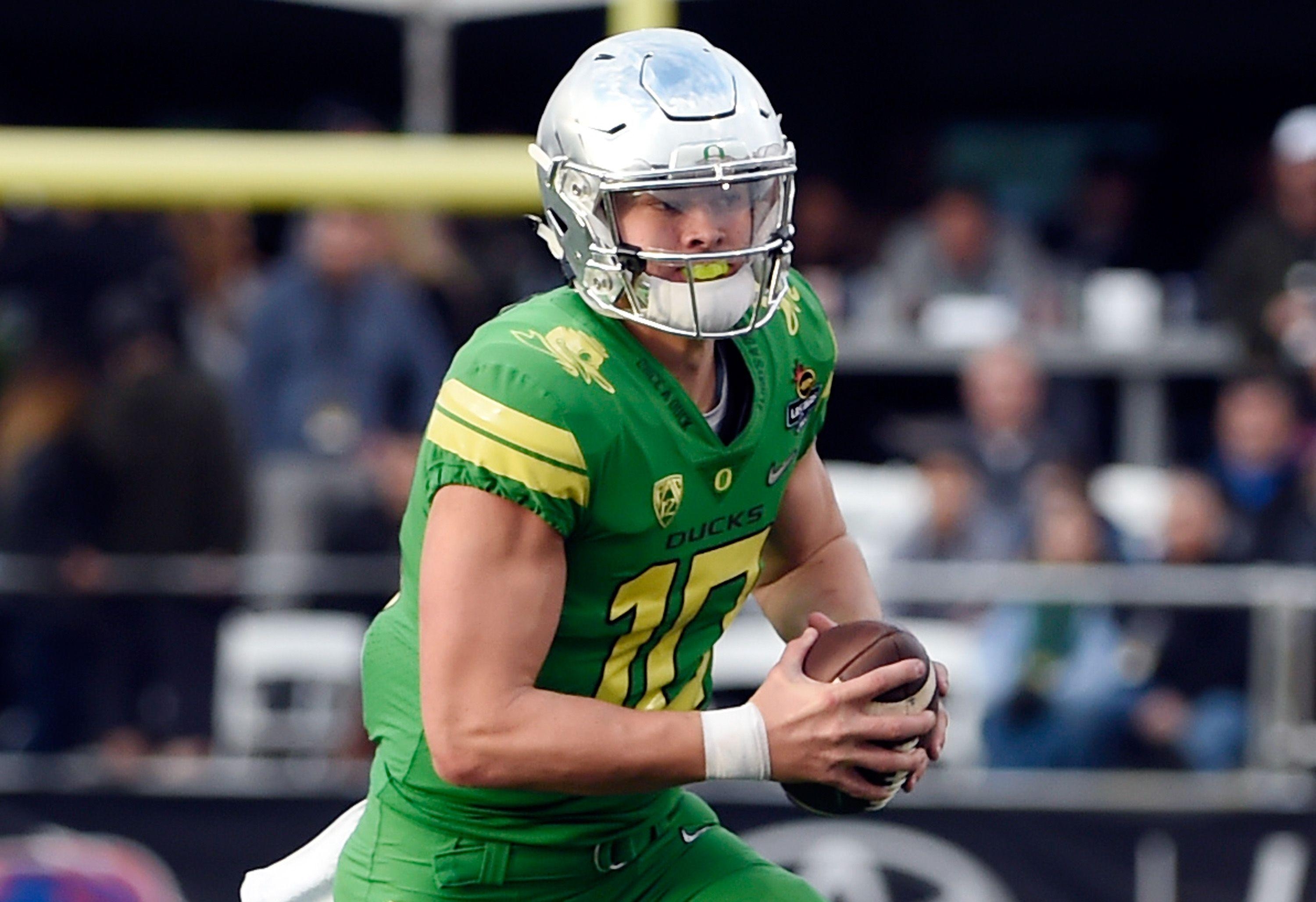 3000x2060 Oregon Football: Healthy Justin Herbert the key to 2018, Desktop