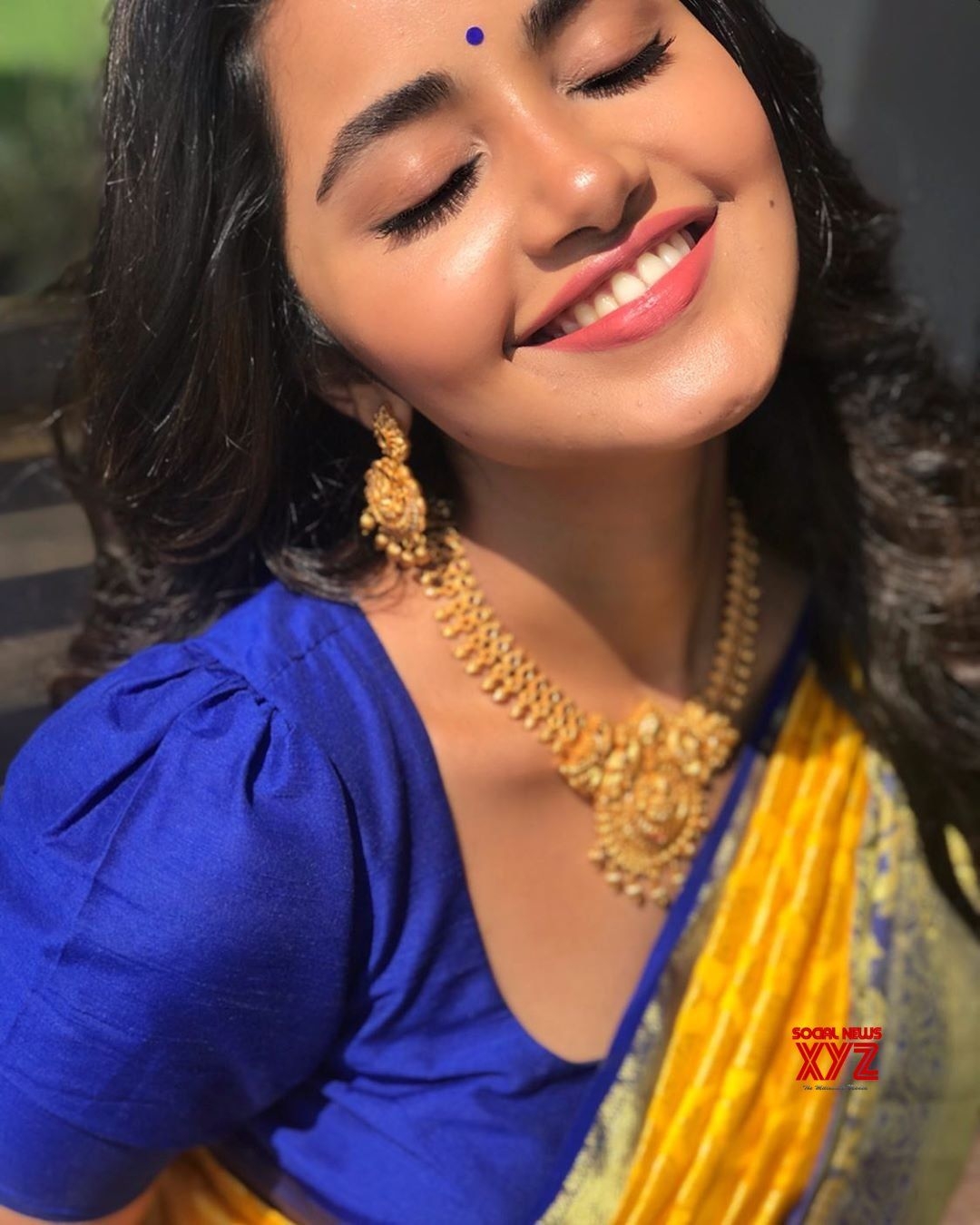 1080x1350 Actress Anupama Parameswaran Stunning Traditional Saree Stills News XYZ, Phone