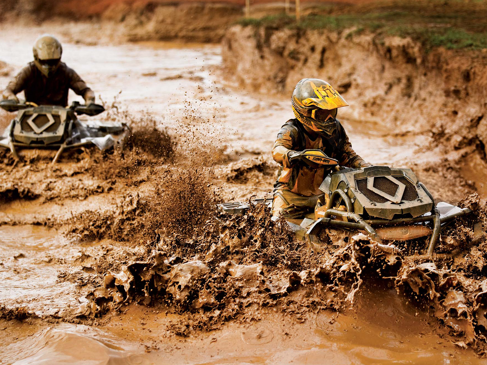 1600x1200 ATV Mudding Wallpaper, Desktop