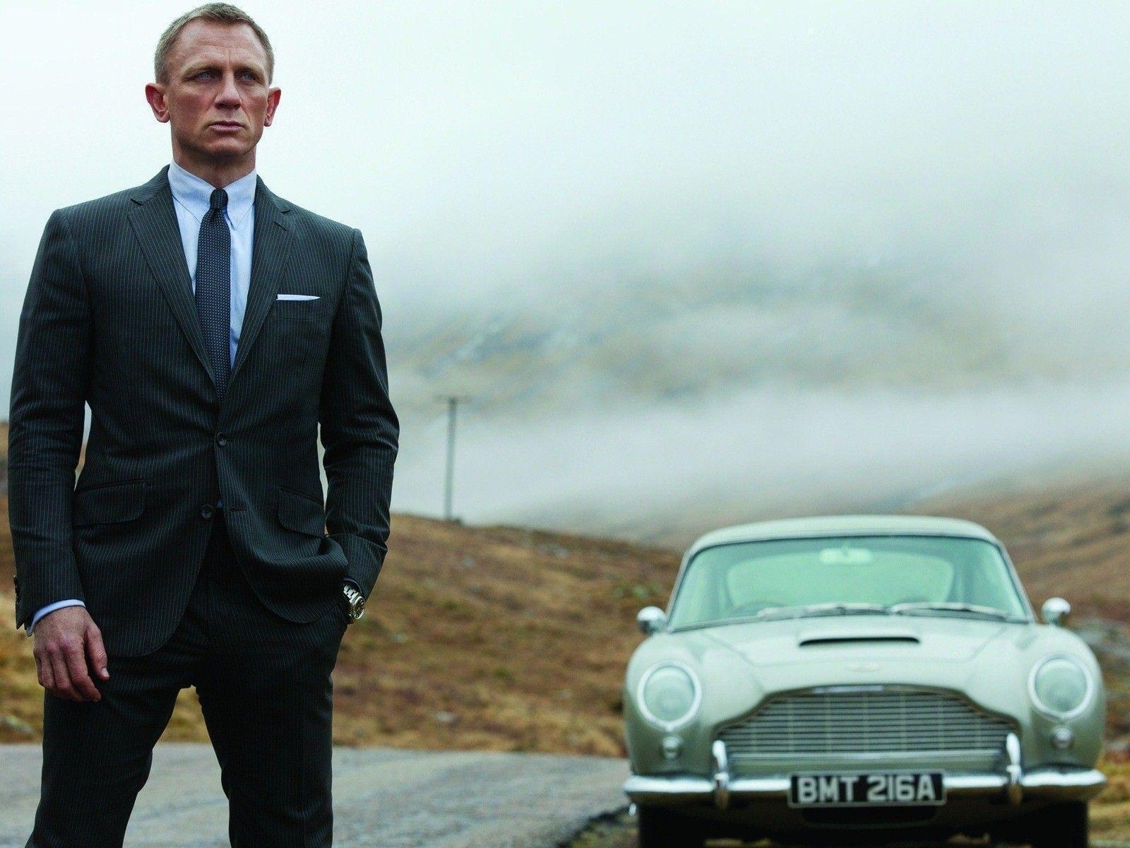 1600x1200 Daniel Craig Wallpaper Free Download HD Hollywood Celebrities Image, Desktop