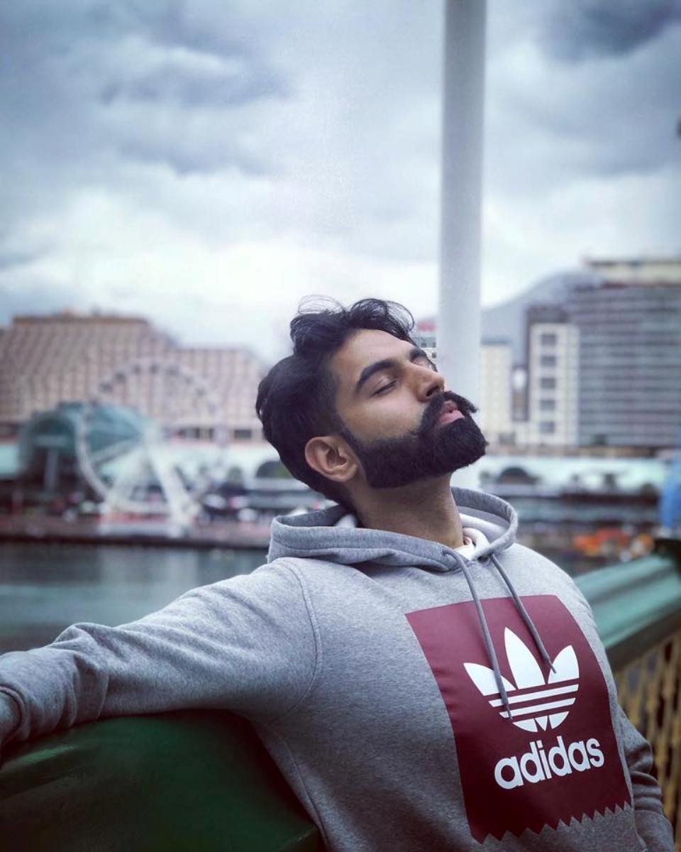 960x1200 Image Of Punjabi Singer Parmish Verma, Phone