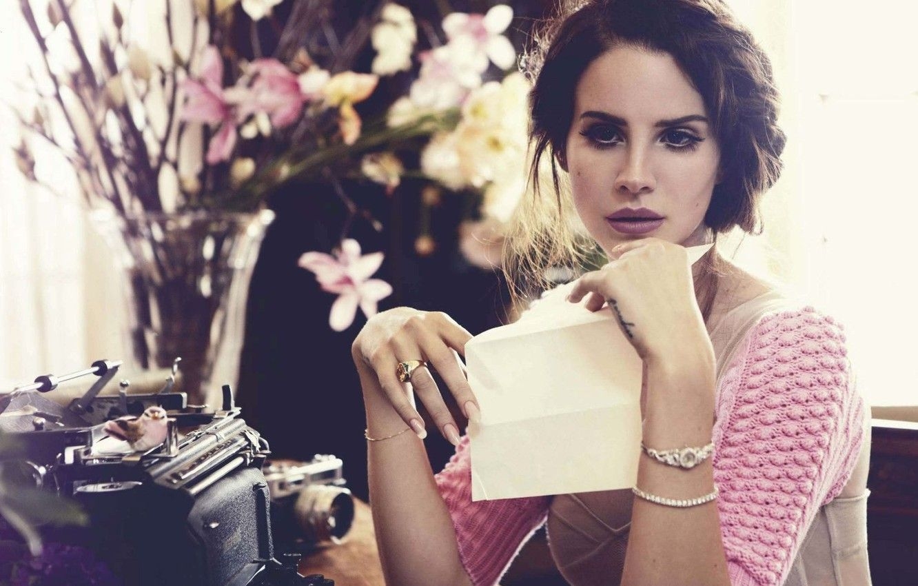 1340x850 Wallpaper sheet, retro, room, interior, singer, typewriter, the camera, Lana Del Rey image for desktop, section девушки, Desktop