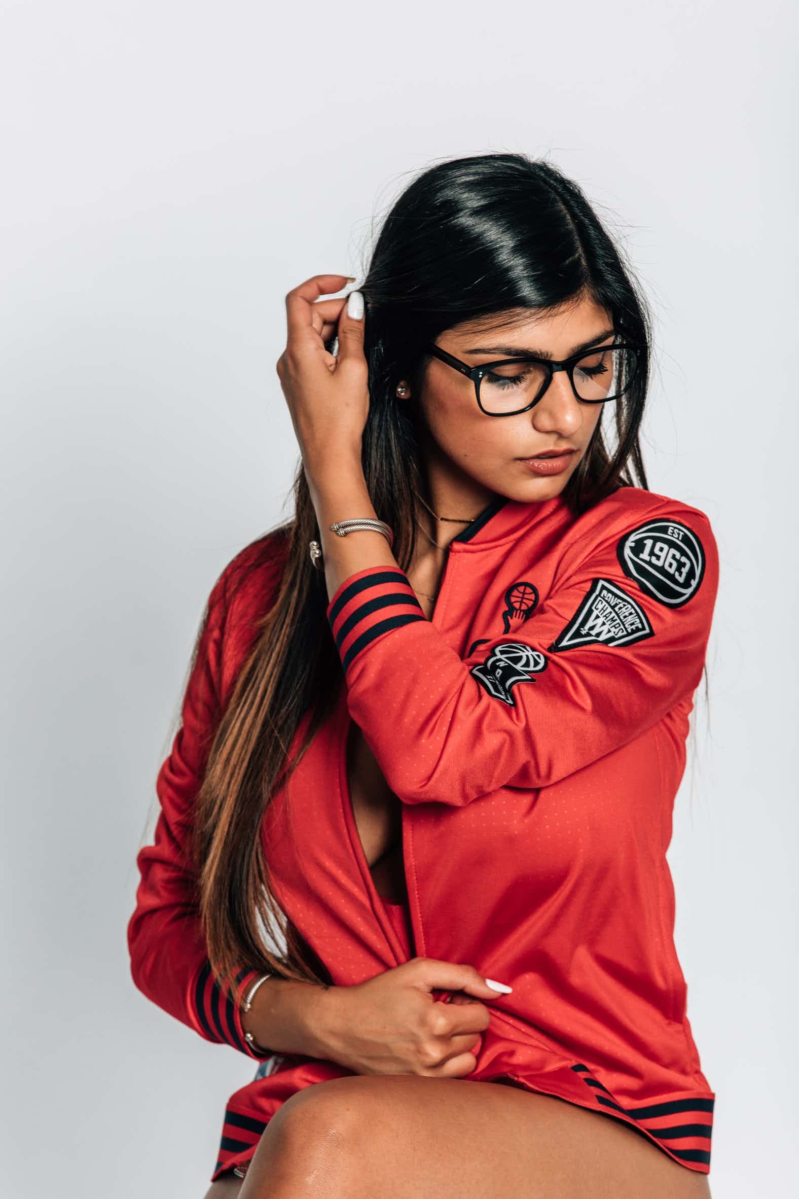 1580x2370 Mia Khalifa HD phone wallpaper, Phone