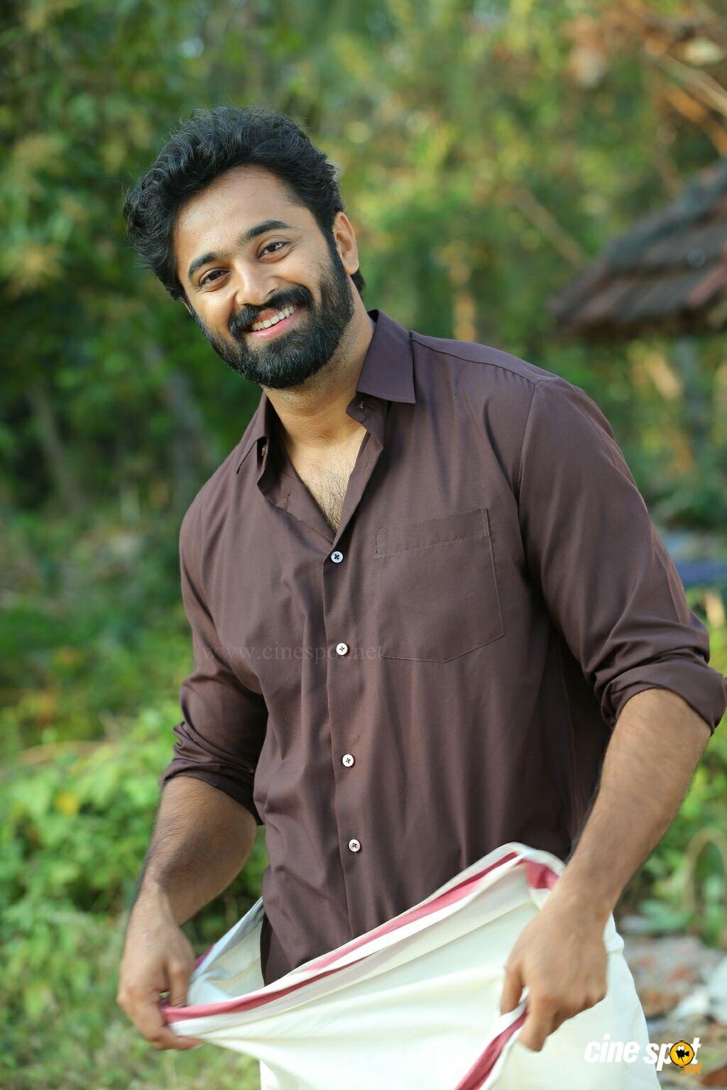 1030x1540 Oru Murai Vanthu Parthaya Actor Unni Mukundan (2), Phone