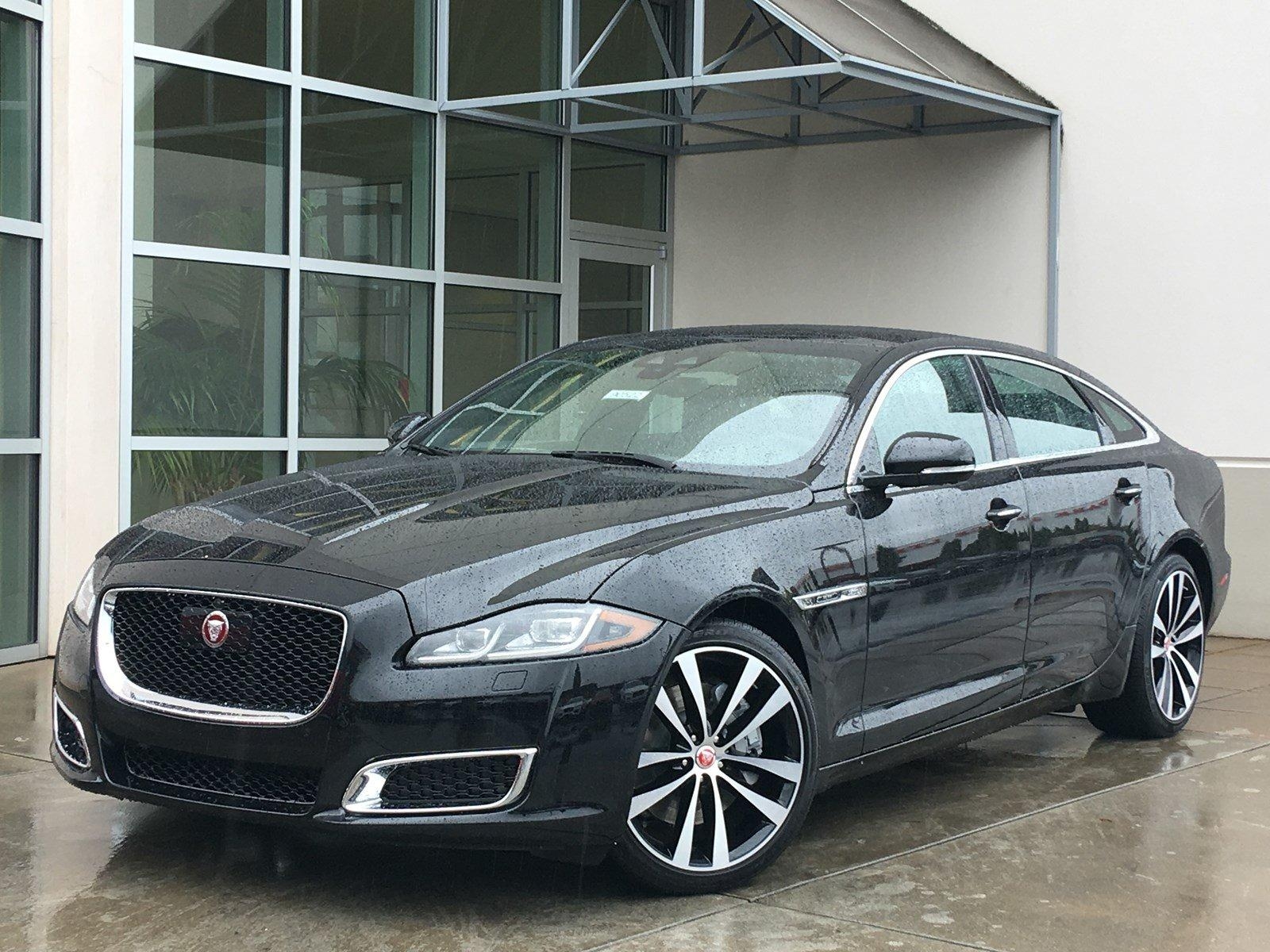 1600x1200 New 2019 Jaguar XJ XJL50 V6 4dr Car in Bellevue, Desktop