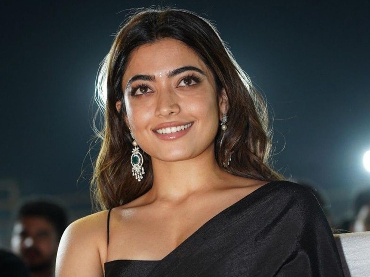 1200x900 Rashmika Mandanna is a sight to behold in black at the Pushpa pre release event; PICS, Desktop