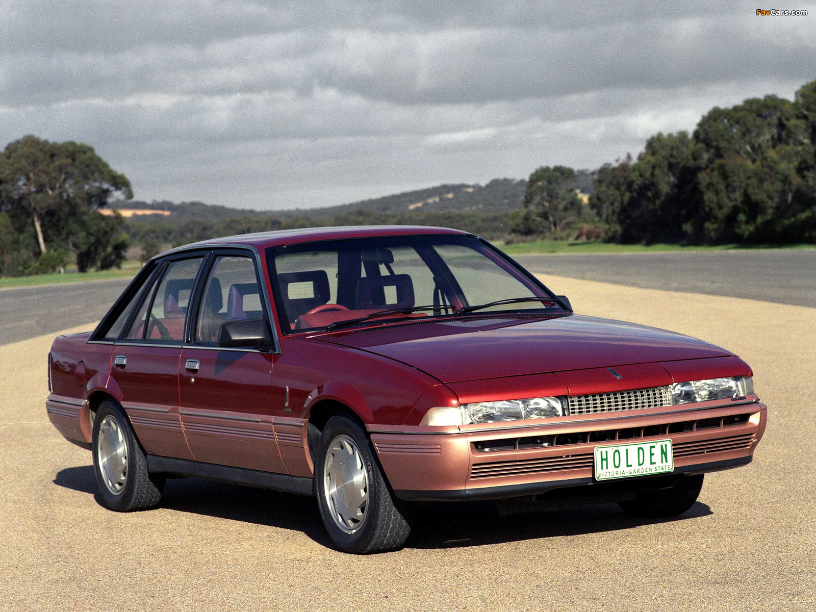 1600x1200 image of Holden VL Calais 1986–88 (), Desktop