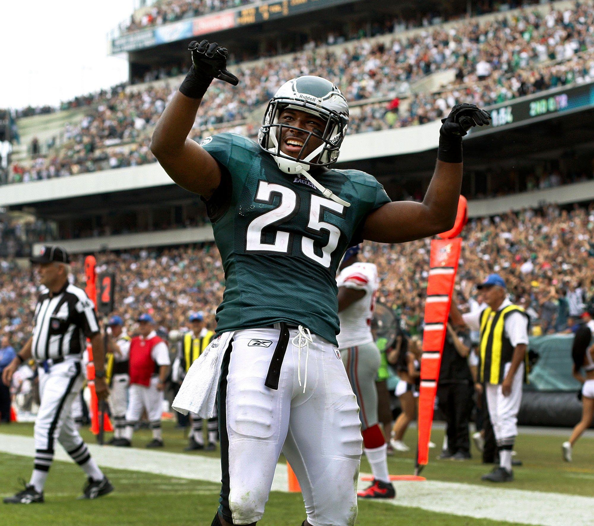 2000x1780 Philadelphia Eagles RB LeSean McCoy announces ALS charity event, Desktop