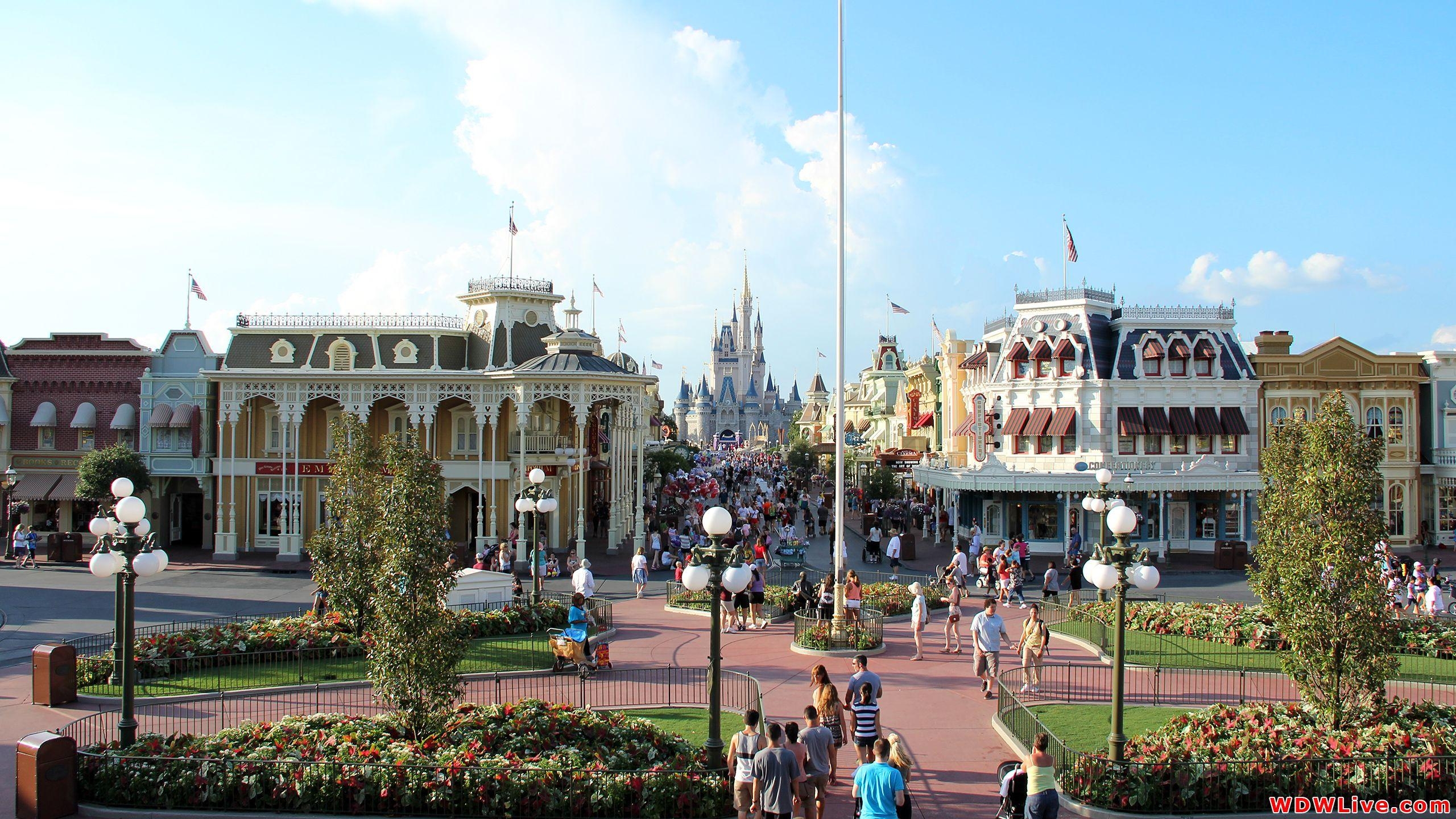 2560x1440 Cinderella Castle: A beautiful sunny day in the Magic Kingdom!, Desktop