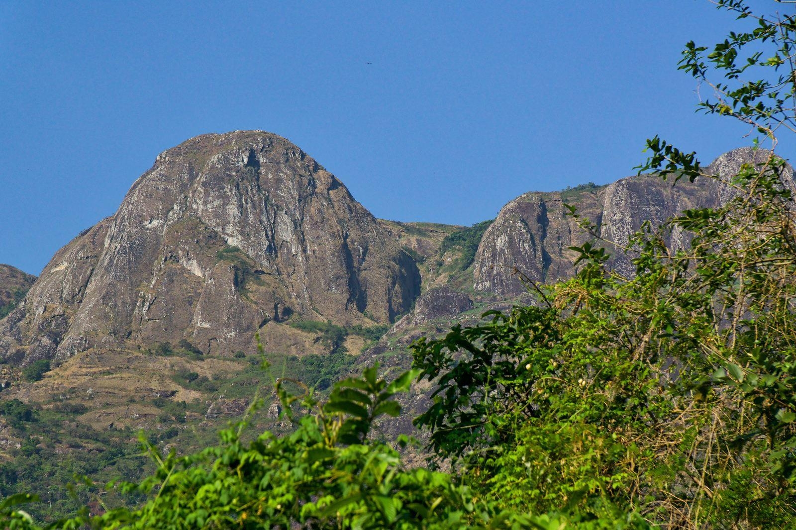 1600x1070 Mount Mulanje, Desktop